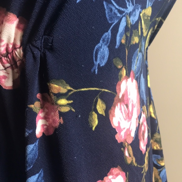 🌻 3/25 🌻 Motherhood Maternity Navy Floral Blouse - Picture 5 of 7